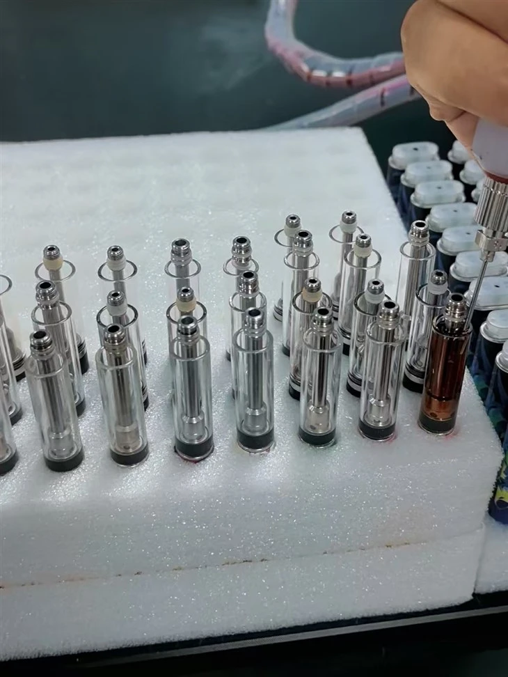 LA GT10 510 THC Hemp CBD Liquid Weed Carts Oil Filling Machine China Suppliers